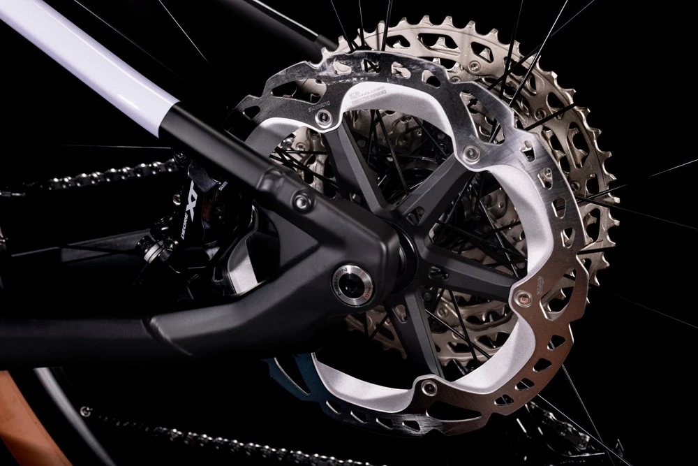 Cube Reaction Hybrid SLT 750 29 Violetwhite´n´black 2 Cube Reaction Hybrid SLT 750 29 Violetwhite´n´black – Image 2