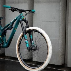 Onza Porcupine TRC 29x2.40 White Edition Folding Tyre -Promos VTT Magasin DSC00519 1 2400x3000 2